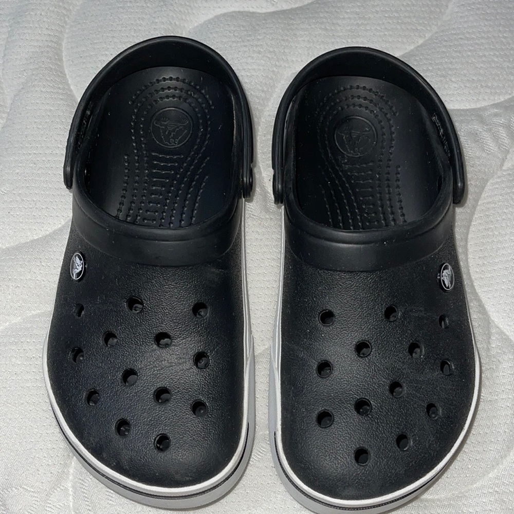 Black crocs